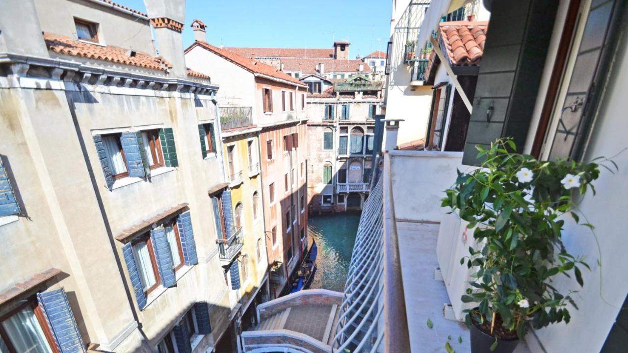 Ai Bareteri Luxury Canal View Venecia Exterior foto