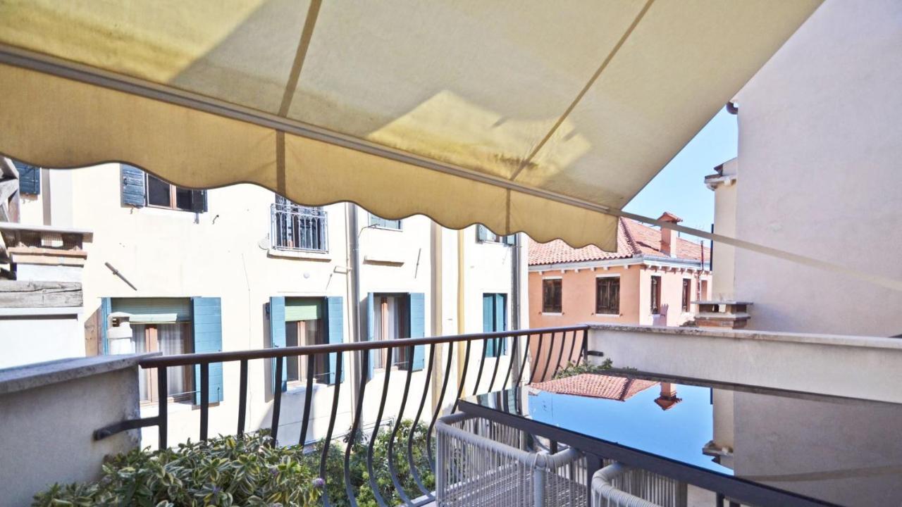 Ai Bareteri Luxury Canal View Venecia Exterior foto