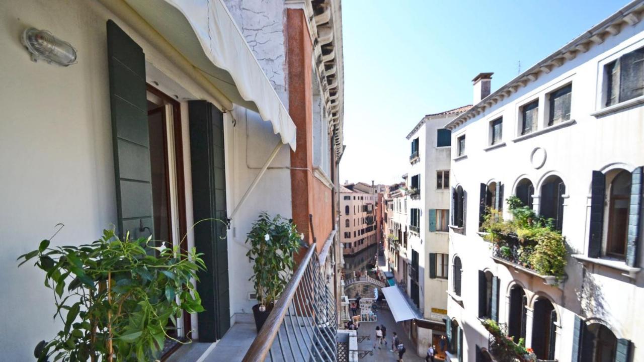 Ai Bareteri Luxury Canal View Venecia Exterior foto